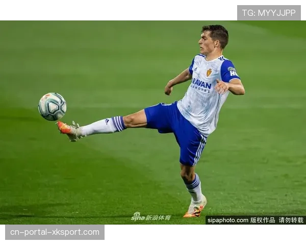 格拉纳达老将索罗赛后累瘫在地，其跑动距离冠绝全场